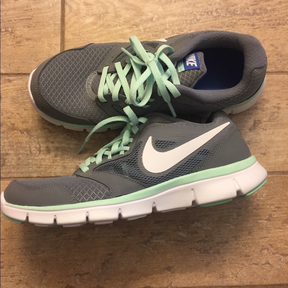 Nike’s - NEW !